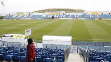 El estadio Alfredo di Stéfano en el complejo de Ciudad Real Madrid en Valdebebas, lucía desierto, pero a partir de hoy vuelve a la vida.