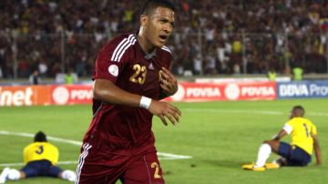 Salomon Rondón, de Venezuela, celebra luego de anotar el único gol del encuentro ante Colombia, gol que  más tarde les dio la victoria.