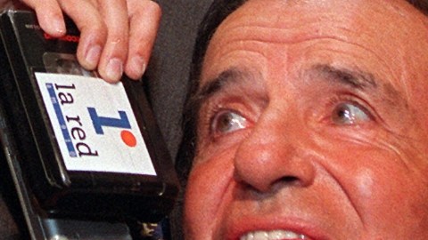 El expresidente argentino Carlos Menem  ante la prensa.