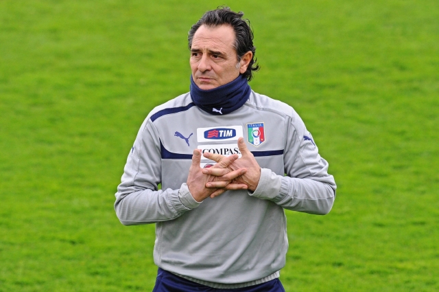 El entrenador de la selección italiana, Cesare Prandelli, desea  un duelo ante Argentina y el Papa Francisco como invitado de honor.