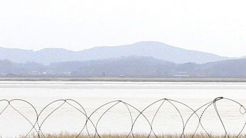 Soldados coreaos vigilan la frontera.