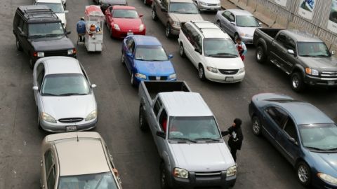 Frontera 11, línea de espera un día normal, para cruzar la frontera de México hacia los Estados Unidos.
