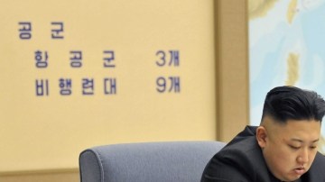 Kim Jong-un,  en la madrugada del viernes, en un lugar indeterminado, cuando ordenó tener preparados sus misiles para atacar en 'cualquier momento' intereses de EEUU y Corea del Sur.