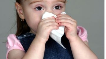La rinitis alérgica sólo es identificable  después de los dos años de edad.