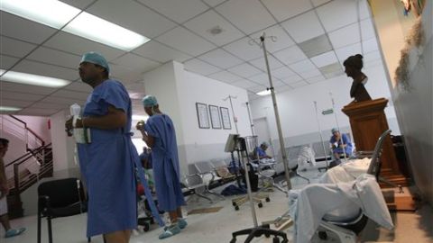 De acuerdo con autoridades de Huixquilucan, alrededor de las 13:00 horas, tres personas ingresaron al nosocomio para abatir al joven, quien estuvo internado durante ocho días.