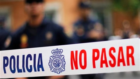 La Policía inició una investigación, aunque inicialmente no parecía tratarse de una muerte violenta porque en el piso no había indicios de robo y la fallecida sufría problemas de salud.