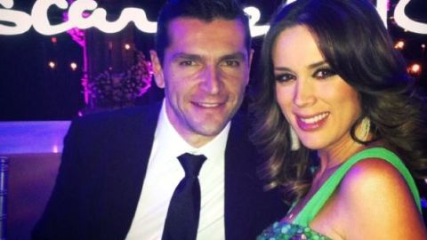 Jacqueline Bracamontes y Martín Fuentes fueron padres el viernes de una niña.
