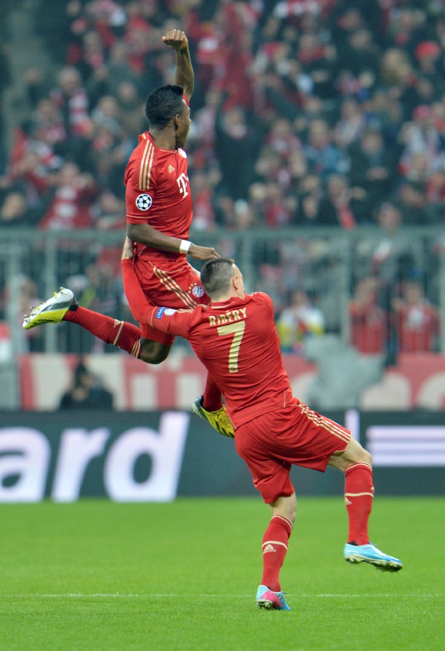 El austriaco del Bayern Munich,  David Alaba, pega descomunal salto para festejar su gol ante el Juventus en el Allianz Arena.