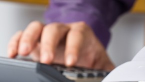 La Sección 3 de la la ley HB1351 estipula que el cliente tiene el derecho a pagar el préstamo antes de su vencimiento, sin incurrir por eso en gastos adicionales.