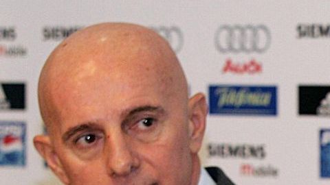 Arrigo Sacchi se ha mostrado 'bipolar' en sus declaraciones sobre Iker Casillas. En la foto, Sacchi con el ex jugador y directivo madridista Emilio Butragueño.
