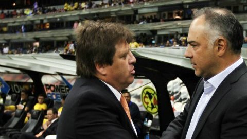 Miguel Herrera y Guillermo Vázquez tuvieron un cordial encuentro antes del partido