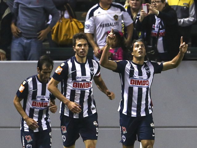 Aldo de Nigris consiguió el gol de la voltereta en favor de Rayados
