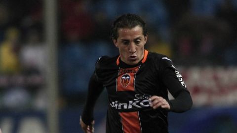 Andrés Guardado puede desempeñarse en varias posiciones