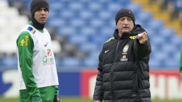 Luiz Felipe Scolari buscará su primer triunfo con Brasil, ahora frente a Bolivia
