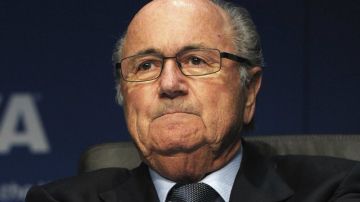 Joseph Blatter, presidente de la FIFA, dice que no es simple darle solución al racismo