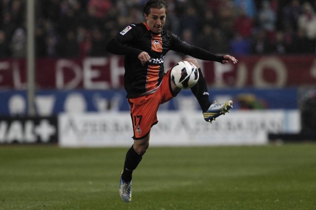 Andrés Guardado trabaja fuerte con el  Valencia.