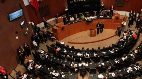 El Senado mexicano analiza la ley para mejorar la eficacia de los consulados en el exterior.