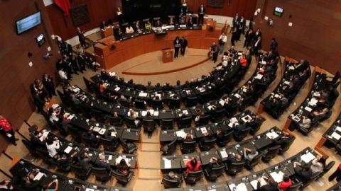 Una sesión en el Senado, donde se discute la medida que ayudaría a los mexicanos en el exterior.