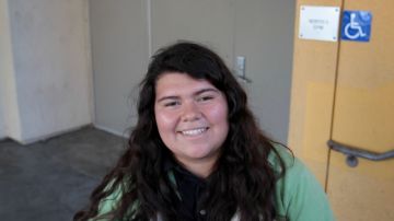 Daisy Villanueva, de 16 años y estudiante de  Santee High School sigue con éxito en el  programa Weight Revolution