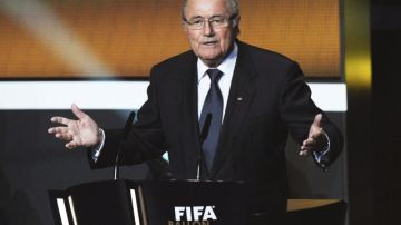 El presidente de la FIFA, Joseph Blatter, se ha visto abrumado por diversos  actos de  corrupción que debe de investigar.