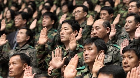 Militares surcoreanos aceptaron ayer una resolución de combate contra Norcorea en caso de que se produzca un ataque del vecino país.