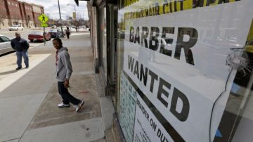 El  20 de marzo pasado una peluquería de Richmond, Virginia, exibía un cartel ofreciendo empleo.