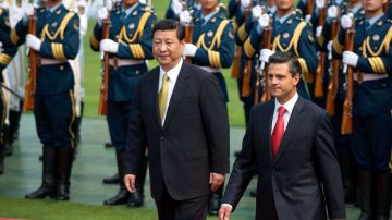 El presidente mexicano Enrique Peña Nieto con el presidente chino Xi Jinping durante su viaje a ese país.