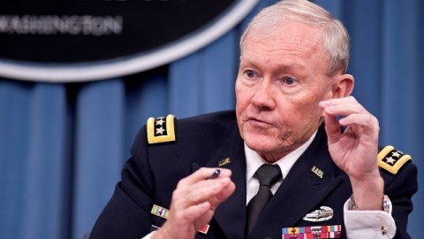 El general Martin Dempsey viajó ayer a Afganistán.