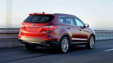 Casi 1.7 millones de vehículos Hyundai y Kia serán llevado a revisión. La Santa Fe no se libró desde el modelo 2007 al 2011.