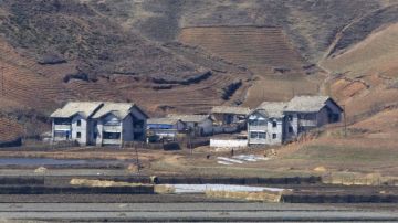 Imagen panorámica tomada ayer de la zona de Gaepung-gun, Norcorea, desde un observatorio que se sitúa en el territorio surcoreano.