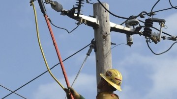 Personal de utilidades han arreglado las averías en algunas zonas.