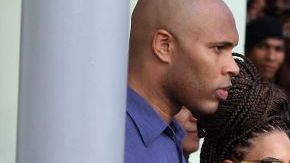 La cantante estadounidense Beyoncé   y su esposo, el rapero Jay-Z, saliendo del Hotel Saratoga, en La Habana.