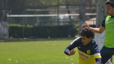 Christian Bermúdez (der.) advierte que las Águilas deben mejorar mucho en la recta final para llegar fuertes a la Liguilla.