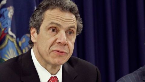 Cuomo (izquierda) junto al Fiscal General de Manhattan, Cyrus R. Vance Jr., en una conferencia de prensa celebrada hoy.