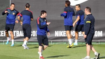 Lio Messi (izquierda) no se encuentra del todo recuperado, pero el equipo blaugrana, más que nunca, hoy necesita de su talento.