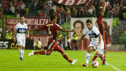 Una imagen del partido entre el Huachipato chileno y el Caracas FC en la Copa Libertadores. El futbol venezolano se ilusiona en épocas electorales.