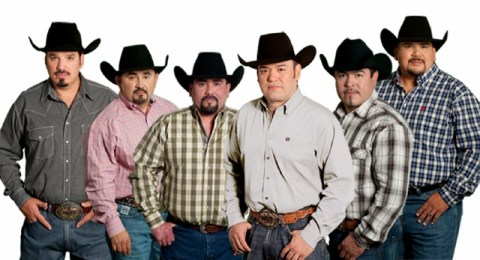 Integrantes de la agrupación Intocable.