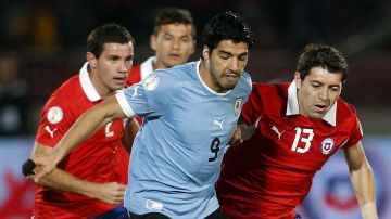 El uruguayo Luis Suárez debe mejorar actitud, pero no a instancias de una persecución de FIFA.