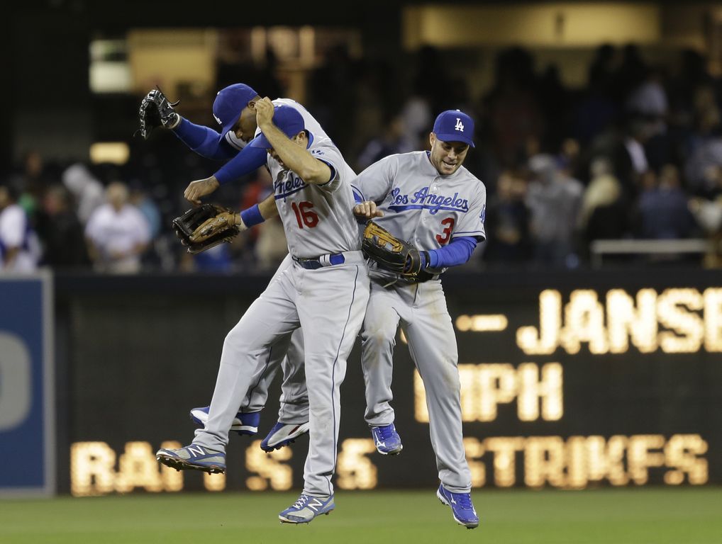 Los Dodgers derrotaron a los Padres en juego con mucha adrenalina y así lo celebraron.