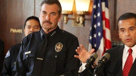 En el operativo en el edificio del City Hall se presentaron agentes de los Equipos de Materiales Peligrosos, de los departamentos de Policías y de Bomberos de Los Ángeles, así como de la Oficina Federal de Investigaciones (FBI).