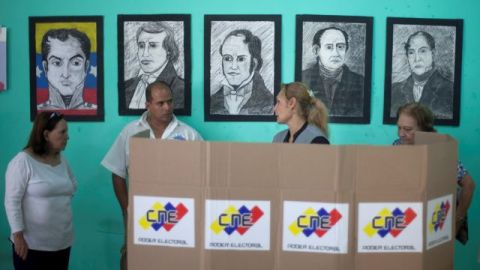 Los centros de votación abrirán a las seis de la mañana y cerrarán a las seis de la tarde, salvo que hayan electores en espera para votar.