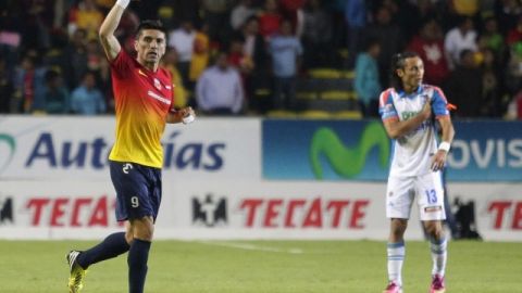 Héctor Mancilla celebra su anotación sobre el Querétaro en el Estadio Morelos.