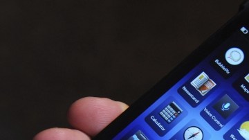 Las ventas del nuevo celular   BlackBerry Z10, p[resentado en enero, superan las tasas de devolución, dicen sus creadores.