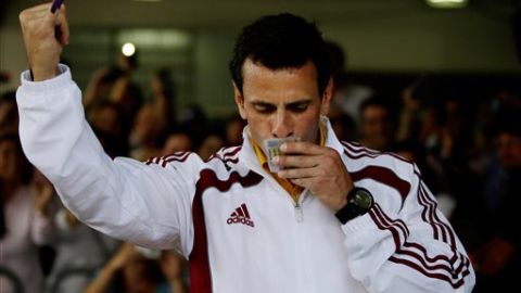 Capriles quiere ver el recuento final.