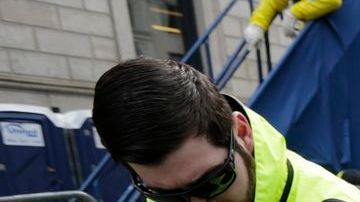 Uno de los corredores es llevado de emergencia al hospital.