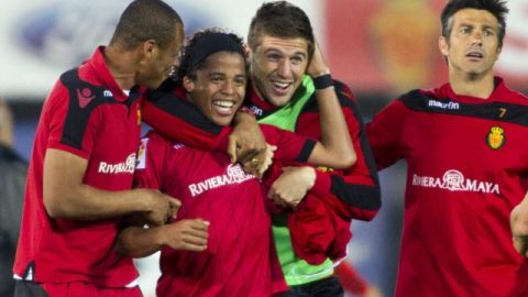 Giovani Dos Santos consiguió el gol del triunfo a segundos del final
