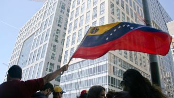 Más de 1,000 venezolanos acudieron a votar el 14 de abril al consulado de su país en San Francisco.