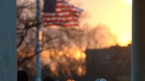 Anoche, varias personas se reunieron para participar de una vigilia en Boston por las víctimas del ataque terrorista.
