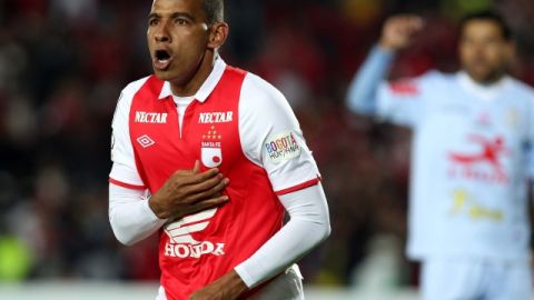 Wílder Medina celebra su gol de ayer  para Santa Fe.