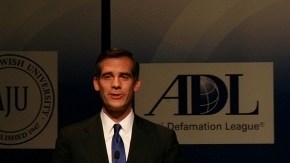 Los candidatos Eric Garcetti y  Wendy Greuel durante su debate televisado donde dedicaron gran parte a la educación, el pasado 12 de abril